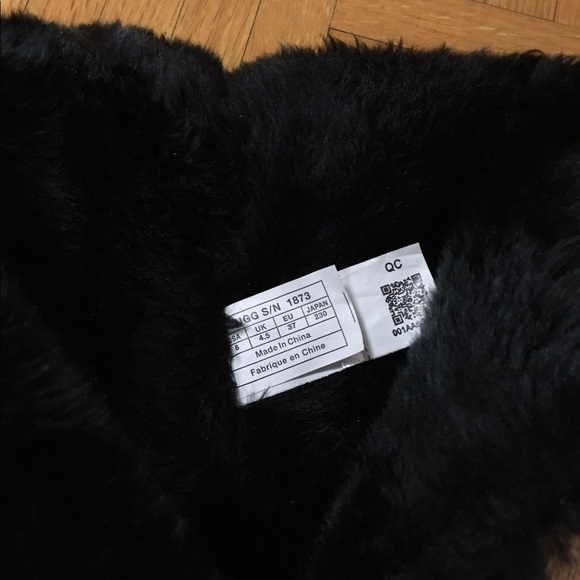 UGG Women’s Bailey Button Triplet II Boots - Picture 4 of 4